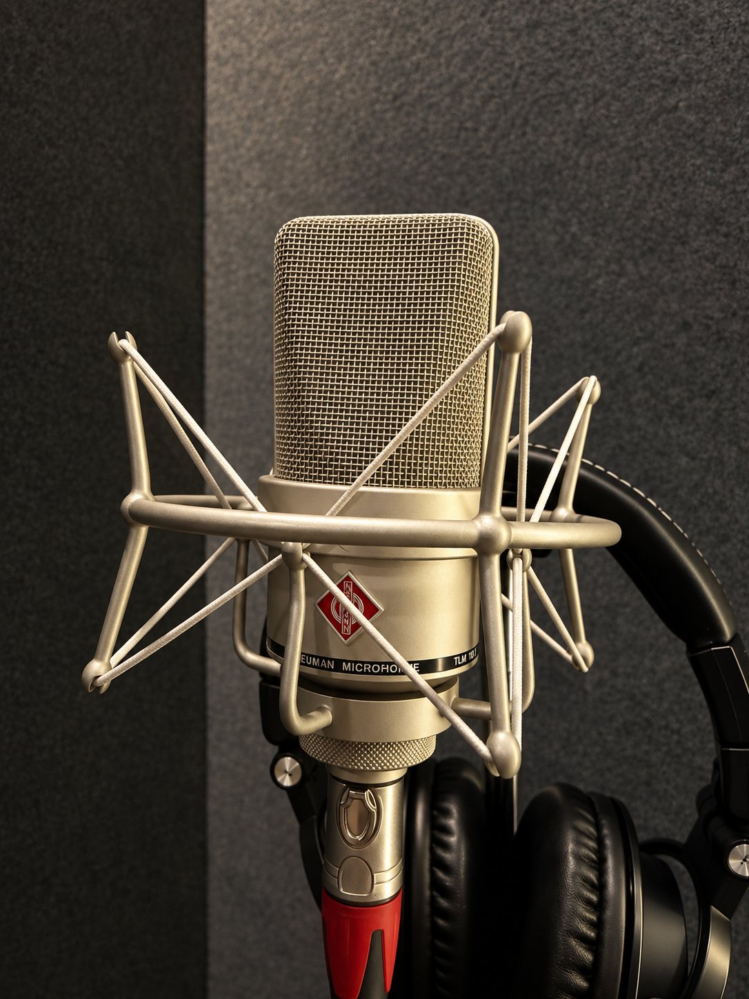 Neumann TLM 103 microphone and headphones in the Studio17 vocal booth